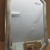 Огледало с дървена рамка с габаритен размер 44х64см, снимка 2 - Други - 40304823
