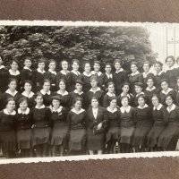 В.Търново Девическа гимназия 1937-38 г. Абитуриентки, снимка 10 - Колекции - 37249337