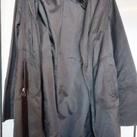 Дълъг черен шлифер