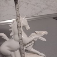 Порцеланова статуетка на диви коне, снимка 5 - Статуетки - 40420202