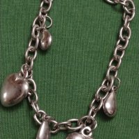 Фешън дамска сребриста гривна с сърчица модерен дизайн 37404, снимка 8 - Гривни - 40411101