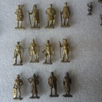 Метални войници киндер 10 серии!, снимка 5 - Колекции - 40049366