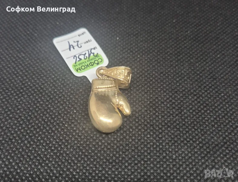 ЗЛАТНА ВИСУЛКА БОКСОВА РЪКАВИЦА, снимка 1