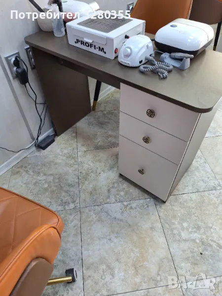 Бюро маса за маникюр, снимка 1