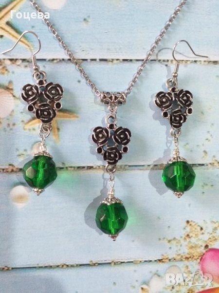  Разкошен комплект бижута в смарагдово зелено и красива основа с рози в цвят антично сребро , снимка 1