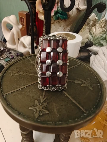 Авторски стар сребърен пръстен с изумителни гранати и марказити 