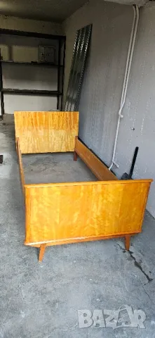 Две легла, тоалетка и две нощни шкафчета, снимка 2 - Спални и легла - 48920045