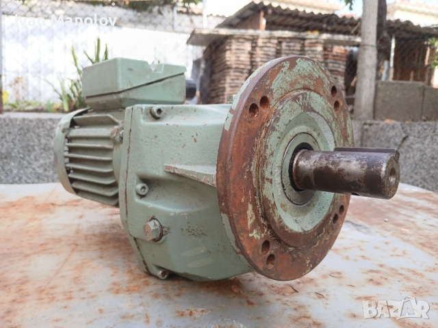 Немски мотор-редуктор, снимка 7 - Електродвигатели - 52071494