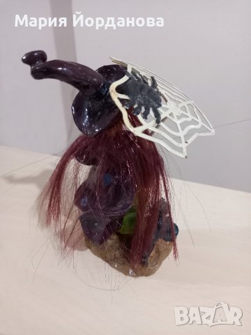 Фигурка (статуетка) на Вещица (Баба Яга) с черен котарак и чадърче, снимка 7 - Колекции - 43232023