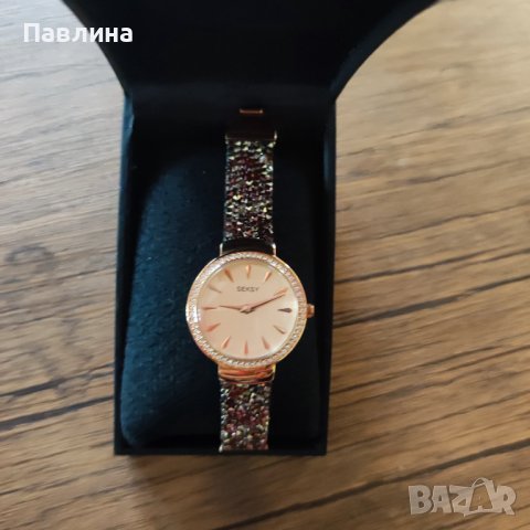 Дамски часовник със Сваровски , снимка 1 - Дамски - 38349995