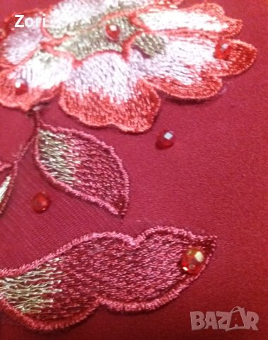 РАЗКОШНА! ВПЕЧАТЛЯВАЩА! УНИКАЛНА червена рокля по тялото с тюл, дантела и камъчета по нея, снимка 8 - Рокли - 42999178