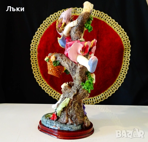 Порцеланова статуетка момиче,куче,VH Collection. , снимка 3 - Статуетки - 51571458