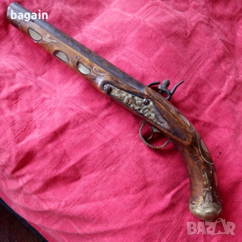 Кремъклия, пистолет.