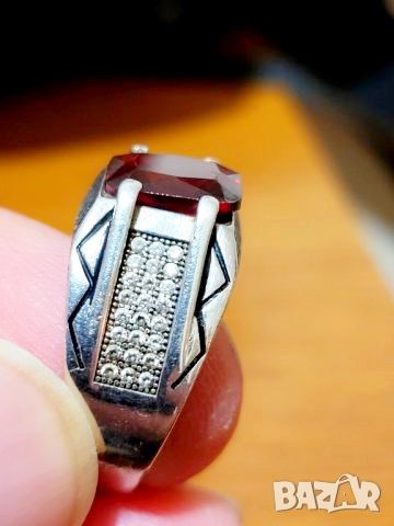 Сребърен мъжки пръстен с рубин и с много инкрустирани цирконии по него , снимка 5 - Пръстени - 39568088