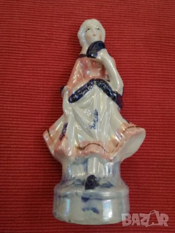 Порцеланова статуетка. , снимка 2 - Антикварни и старинни предмети - 28405049