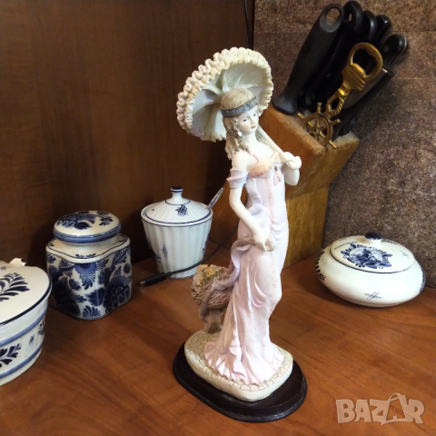  Capodimonte Giuseppe Armani Антикварна фигура , снимка 2 - Статуетки - 36435950