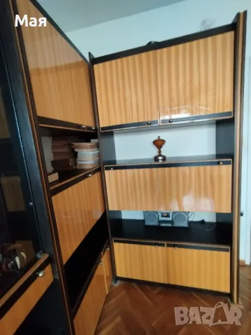 Секция – четири части с витрини, цвят птичи явор, употребявана, 