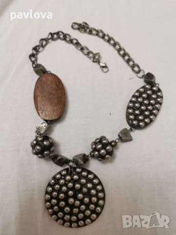 Колие  с  кръгове  метал и  дърво, снимка 1