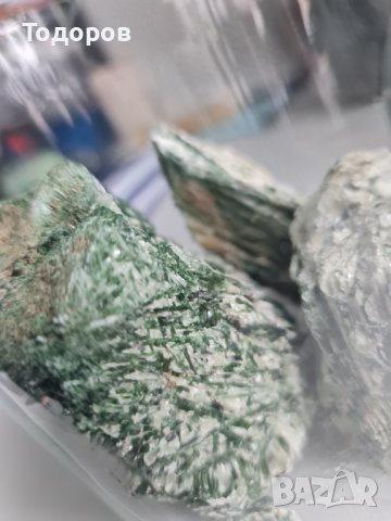 Кристали Актинолит, снимка 2 - Други ценни предмети - 43711401