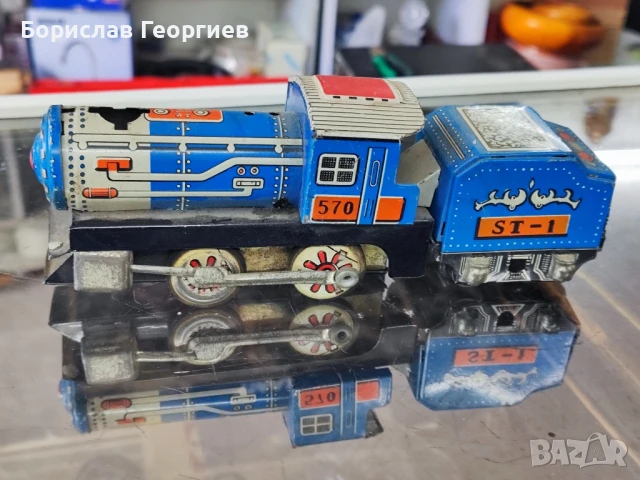 Стара ламаринена играчка влак