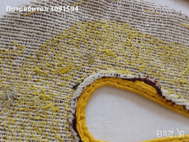 19 век Фолклорни художествени мотиви за чехли ръчна бродерия златна сърма върху кадифе рядка находка, снимка 2 - Антикварни и старинни предмети - 47407814