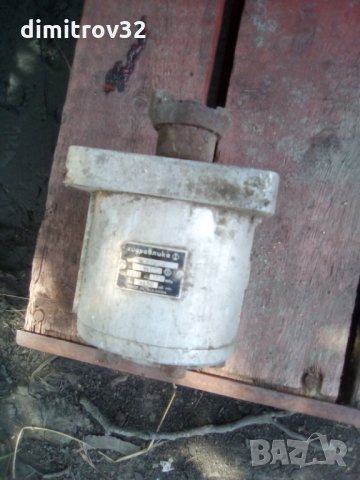 Хидравлична помпа, снимка 2 - Резервни части за машини - 33382431