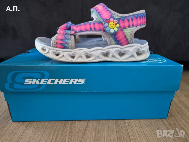 Светещи Сандали за момиче Skechers, снимка 2 - Детски сандали и чехли - 50794082