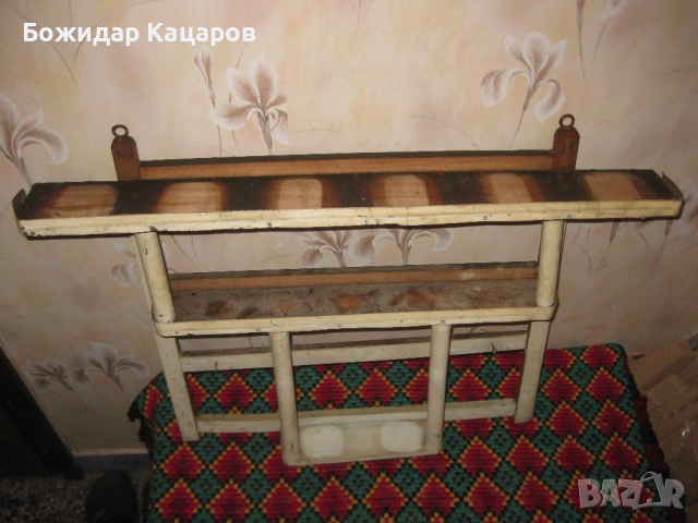 Стара дървена поставка, за порцеланови буркани. Цена 15 €. Пращам по Еконт., снимка 2 - Антикварни и старинни предмети - 53487375