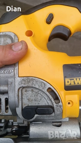 Акумулаторен прободен трион / зеге DeWalt DC330 с две батерии., снимка 7 - Други инструменти - 50464638