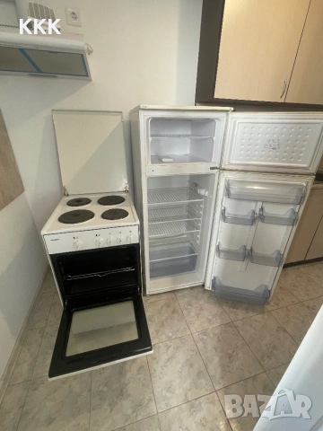 Хладилник Crown и готварска печка Сименс, снимка 2 - Хладилници - 53013012