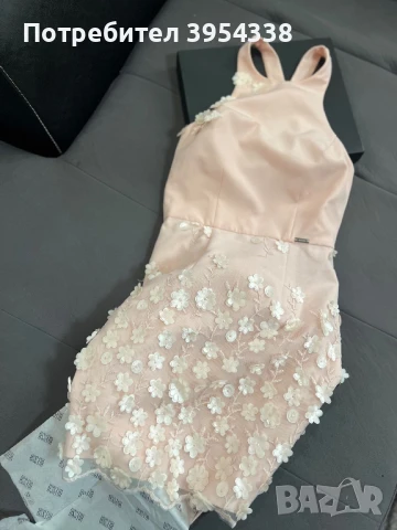 Рокля Алеса в розов цвят с цветенца 