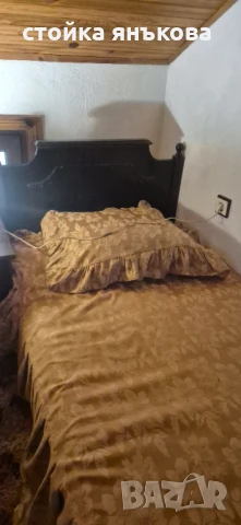 Продавам две масивни единични легла с матраци и шкаф, снимка 8 - Спални и легла - 46318475