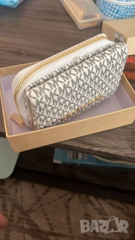 портмонета gucci guess michael kors , снимка 5 - Портфейли, портмонета - 51871871