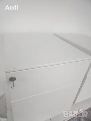 Продавам два броя метални шкафове на колелца с ключ за инструменти, лични вещи., снимка 3 - Куфари с инструменти - 49873550