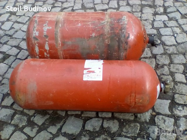 58,5 литра и 83,5 литра ,2007г и 2007г метанови бутилки