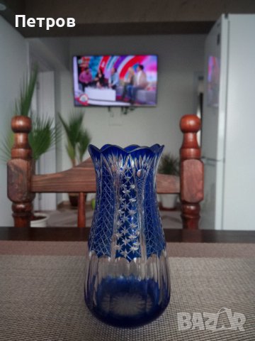Продавам красива ваза .Кристал,тежък--син., снимка 1 - Вази - 39600021