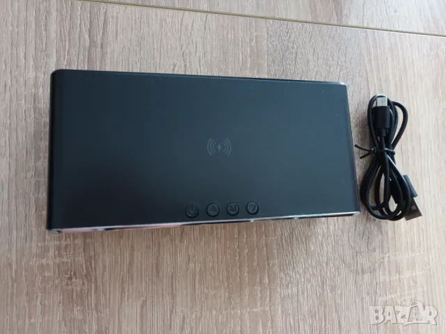 Часовник, с безжично зарядно за телефон, термометър, будилник, снимка 3 - Друга електроника - 30766212