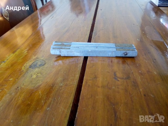 Стар дърводелски метър