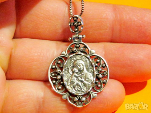 Сребърна икона, амулет, накит медальон с Богородица, Дева Мария - Панагия 30 мм - Богородица с младе