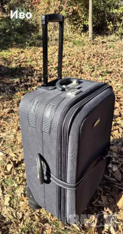 Куфар от плат, цвят петрол, твърда рамка, заключване.