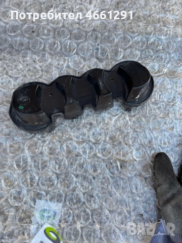 Предна емблема централната решетка на Ауди Audi A7 само за 50лв. 4G8853037H, снимка 2 - Части - 52556451