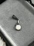 Сребърна висулка с бял камък, снимка 1 - Колиета, медальони, синджири - 43840136