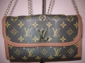 Louis Vuitton мини дамска чанта през рамо, снимка 2
