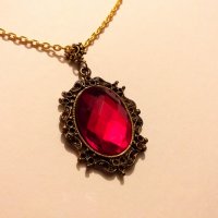 Прелестно колие и медальон с рубинено червен кристал кабошон в цвят антично Злато., снимка 4 - Колиета, медальони, синджири - 27637673