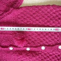 Детска - бебешка лилава жилетка ръчно плетена, снимка 7 - Детски пуловери и жилетки - 28634012