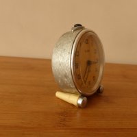 Будилник Слава с 2 крачета часовник, снимка 2 - Антикварни и старинни предмети - 43051530