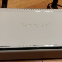 Продавам Wi Fi рутер Tenda W306R , снимка 1 - Рутери - 35007418