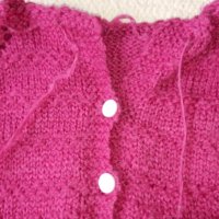 Детска - бебешка лилава жилетка ръчно плетена, снимка 6 - Детски пуловери и жилетки - 28634012