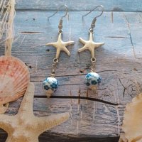 Красиви обеци Морска звезда и порцеланови ръчно рисувани мъниста в стил Ибиза , снимка 2 - Обеци - 26376194