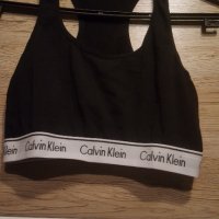 лот 2 артикула тениска Calvin Klein плюс спортно горнище бюстие Calvin Klein , снимка 1 - Тениски - 32801759